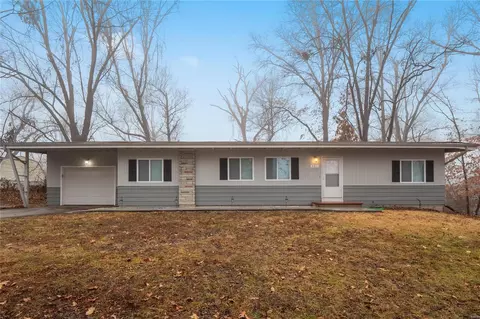 321 Fork Dr, Saint Louis, MO 63137