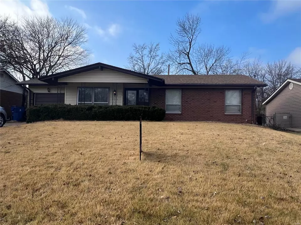 2855 Wellington Dr, Florissant, MO 63033 13 Photos Movoto