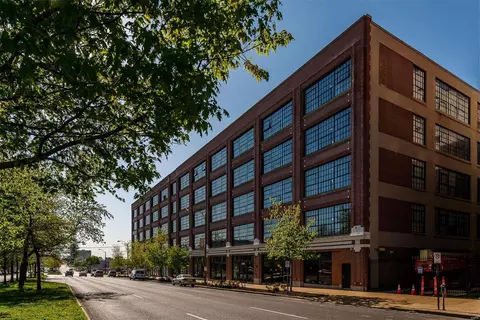 4100 Forest Park Ave #421, Saint Louis, MO 63108