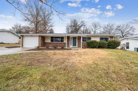 804 Parkfield Ter, Manchester, MO 63021
