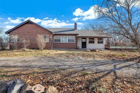 1124 Hillsboro Rd, High Ridge, MO 63049