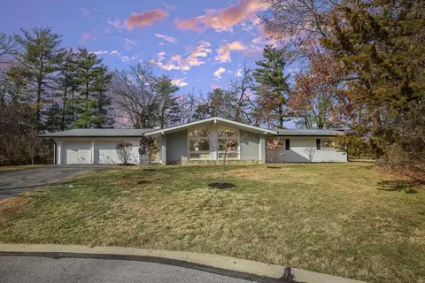 1501 Windridge Dr, Des Peres, MO 63131