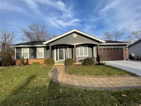 11910 El Camara Dr, Florissant, MO 63033