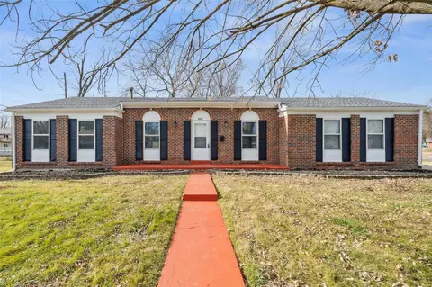 2365 Thunderbird Ave, Florissant, MO 63033