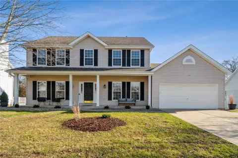 887 Home Park Dr, Saint Peters, MO 63376
