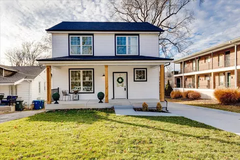 7709 Lindbergh Dr, Maplewood, MO 63143