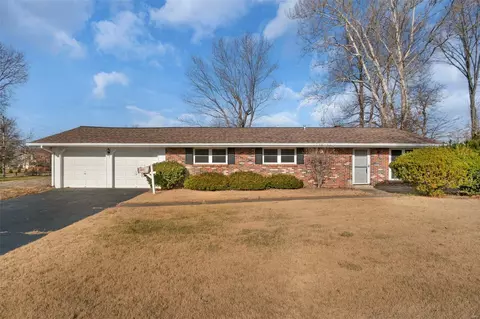 2961 Oetting Dr, Saint Charles, MO 63303
