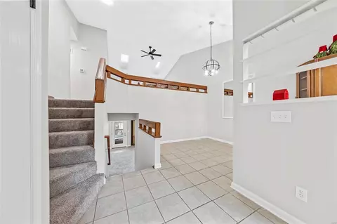 1256 Meadow Knoll Ct, Ballwin, MO 63021 photo 4
