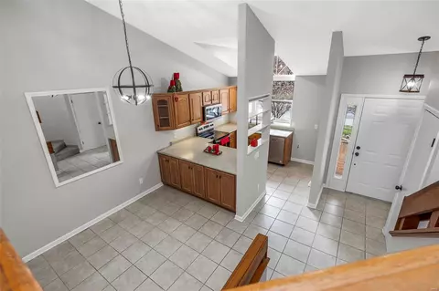 1256 Meadow Knoll Ct, Ballwin, MO 63021 photo 9