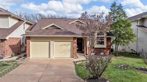 1256 Meadow Knoll Ct, Ballwin, MO 63021