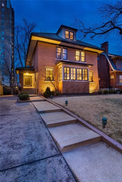 6 Arundel Pl, Saint Louis, MO 63105