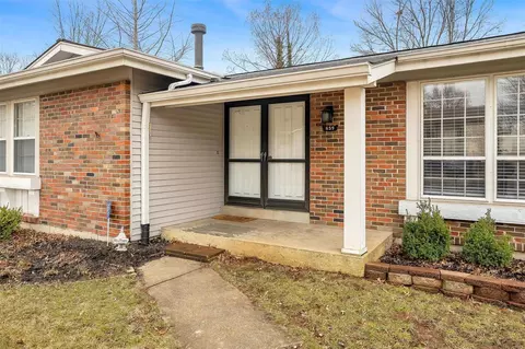 659 Turfwood Dr, Ballwin, MO 63021 photo 2