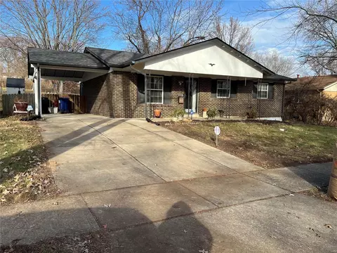 2341 Kingsford Dr, Florissant, MO 63031