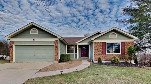 6 Pinnacle Pl, Saint Charles, MO 63303