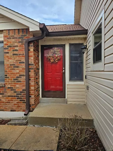 5513 Pierre Ct, Saint Louis, MO 63128