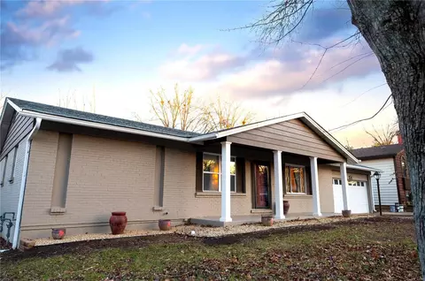 133 Lake Ridge Dr, Saint Peters, MO 63376