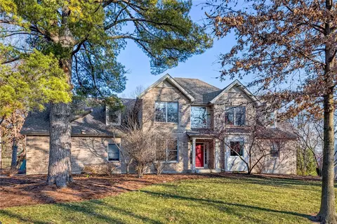 2 Heather Hill Ln, Saint Louis, MO 63132