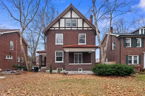 6910 Pershing Ave, Saint Louis, MO 63130