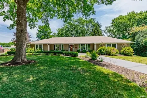 10 Country Fair Ln, Saint Louis, MO 63141