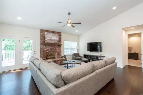 1329 Cordata Dr, Frontenac, MO 63131 photo 9