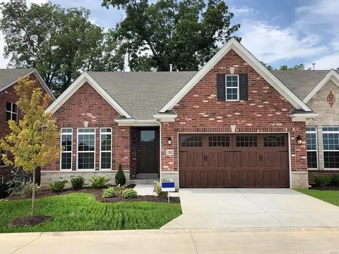 1329 Cordata Dr, Frontenac, MO 63131