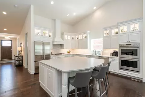 1329 Cordata Dr, Frontenac, MO 63131 photo 2