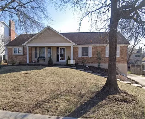 5879 Wellington Farm Dr, Saint Charles, MO 63304