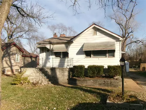 22 Shumate Ave, Maryland Heights, MO 63043