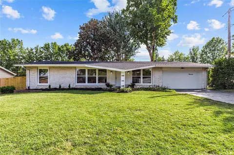 11 Greymore Dr, Chesterfield, MO 63017