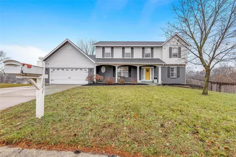 101 Beacon Hill Dr, Saint Charles, MO 63301