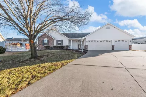 422 Winter Wind Dr, O'fallon, MO 63366