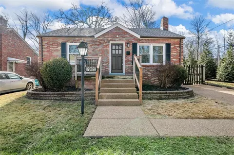 702 Luckystone Ave, Saint Louis, MO 63122