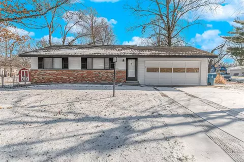 11098 Wilwood Dr, Maryland Heights, MO 63043