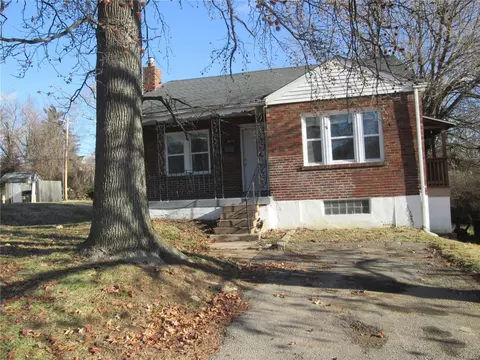 2633 Avie Dr, Jennings, MO 63136