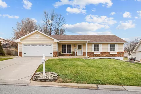 80 Crescent Hills Dr, Saint Peters, MO 63376