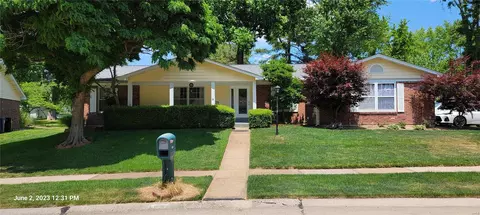 1971 Lakehurst Dr, Saint Louis, MO 63146