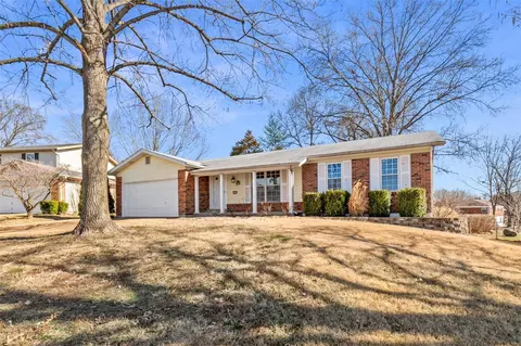 9536 General Lee Dr, Saint Louis, MO 63126
