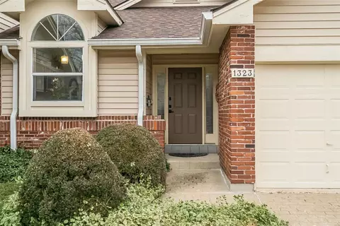 1323 Treetop Trail Dr, Ballwin, MO 63021 photo 2