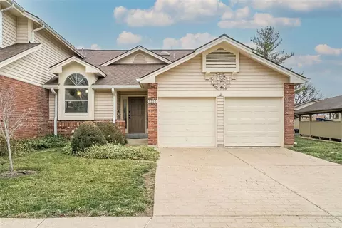 1323 Treetop Trail Dr, Ballwin, MO 63021
