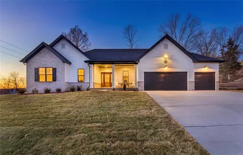 2961 Ozark Dr, Saint Louis, MO 63122