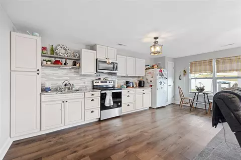 Kitchen - 328 Burning Brook Dr, O'fallon, MO 63366 photo 3 of 8