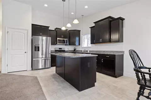 Kitchen - 328 Burning Brook Dr, O'fallon, MO 63366 photo 5 of 8