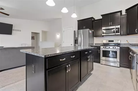 Kitchen - 328 Burning Brook Dr, O'fallon, MO 63366 photo 7 of 8
