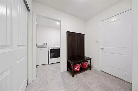 Entry Way - 328 Burning Brook Dr, O'fallon, MO 63366 photo 2 of 3