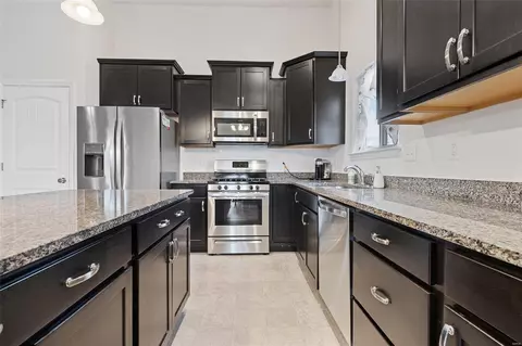 Kitchen - 328 Burning Brook Dr, O'fallon, MO 63366 photo 8 of 8