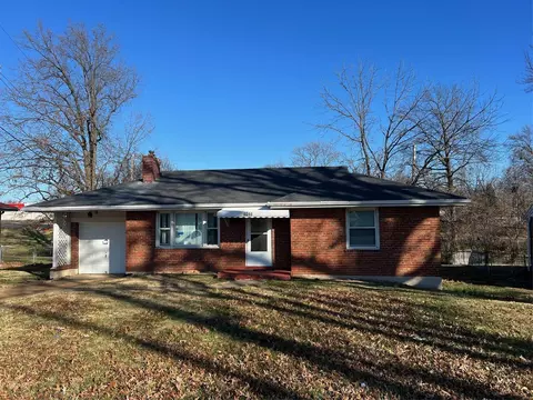 9244 Hathaway Dr, Saint Louis, MO 63136