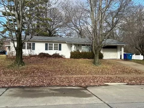 3349 Bristol Hall Dr, Bridgeton, MO 63044