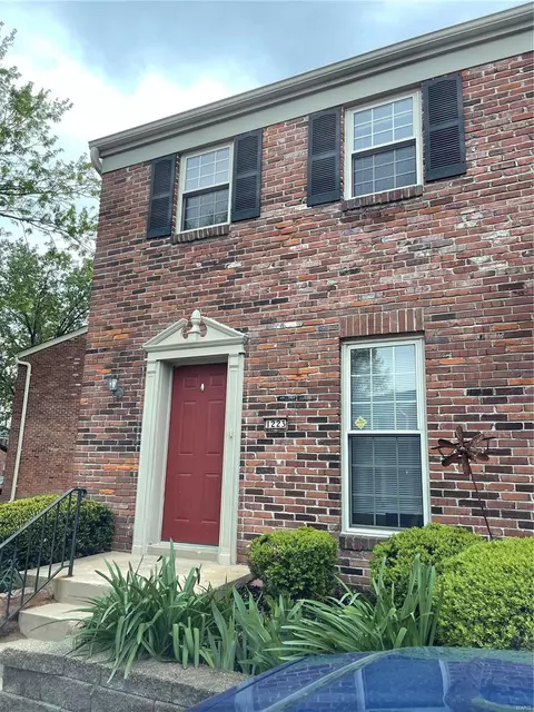 1223 Clarkson Ct #1223, Ellisville, MO 63011