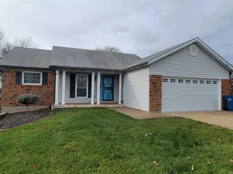 4141 Bridgeton Greens Dr, Bridgeton, MO 63044