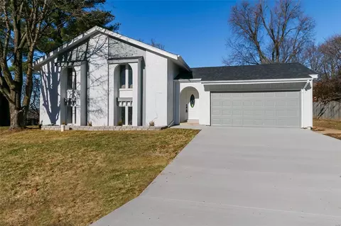 12157 Epernay Ct, Maryland Heights, MO 63043
